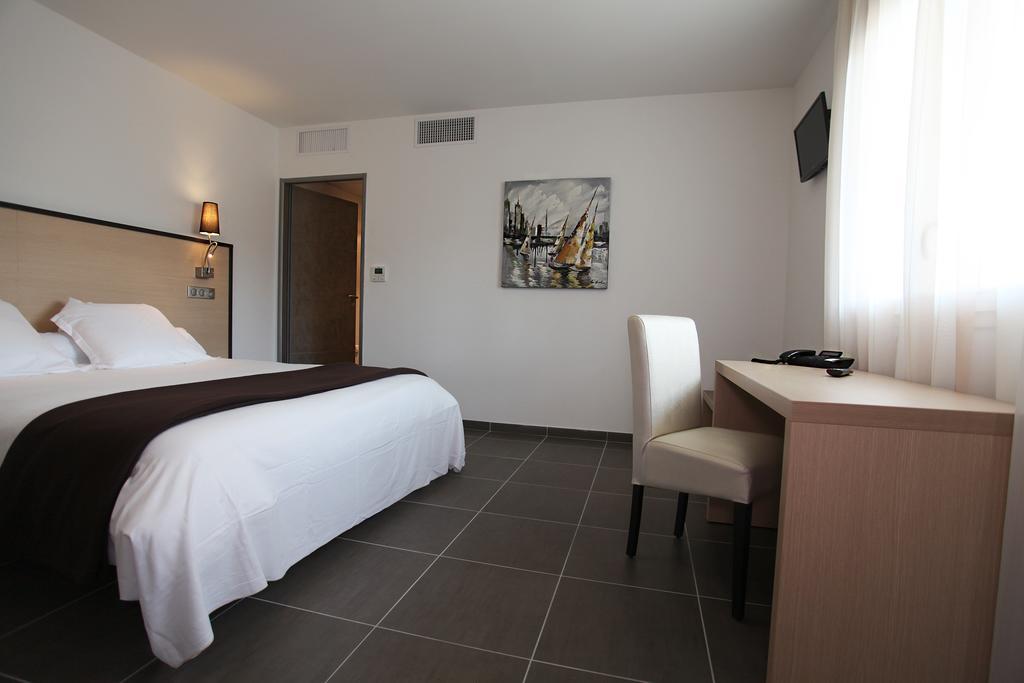 Hotel Restaurant Les Pielettes Le Rove Zimmer foto